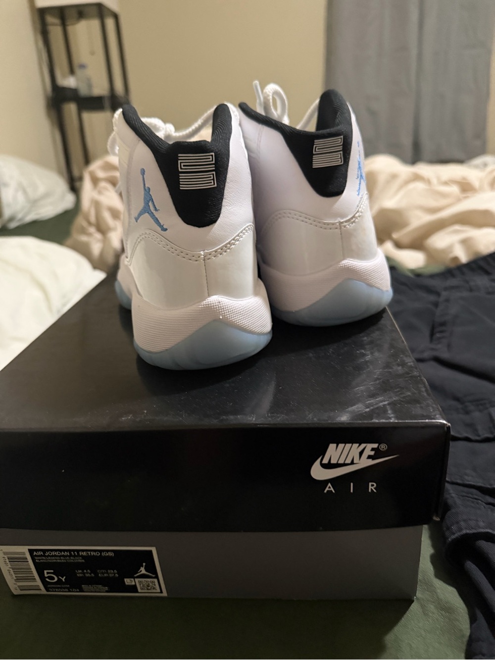 Jordan Retro 11 Low - legend blue. 5 y or 7 w - Picture 3 of 6